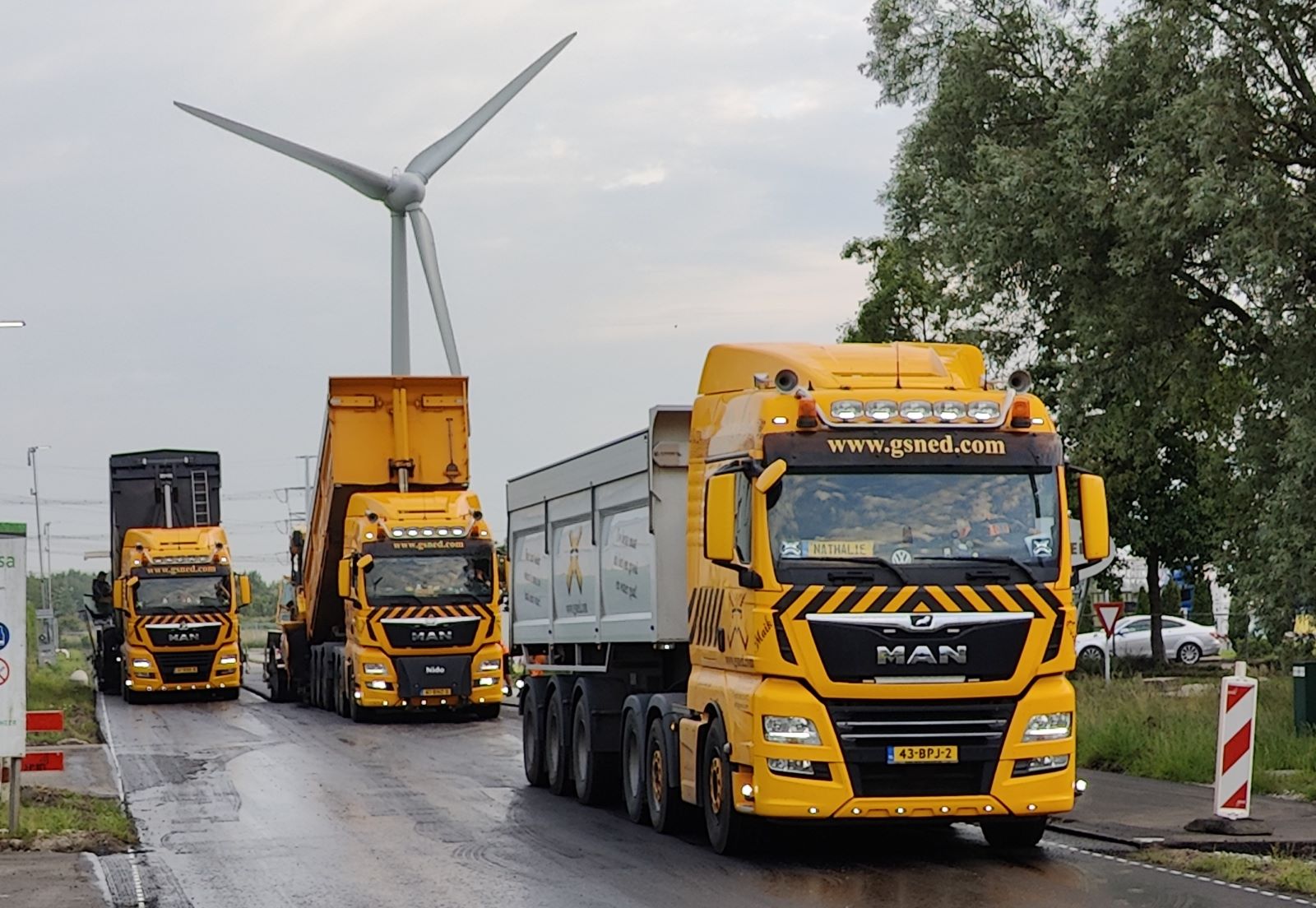 Transport asfalt MAN trucks.jpg
