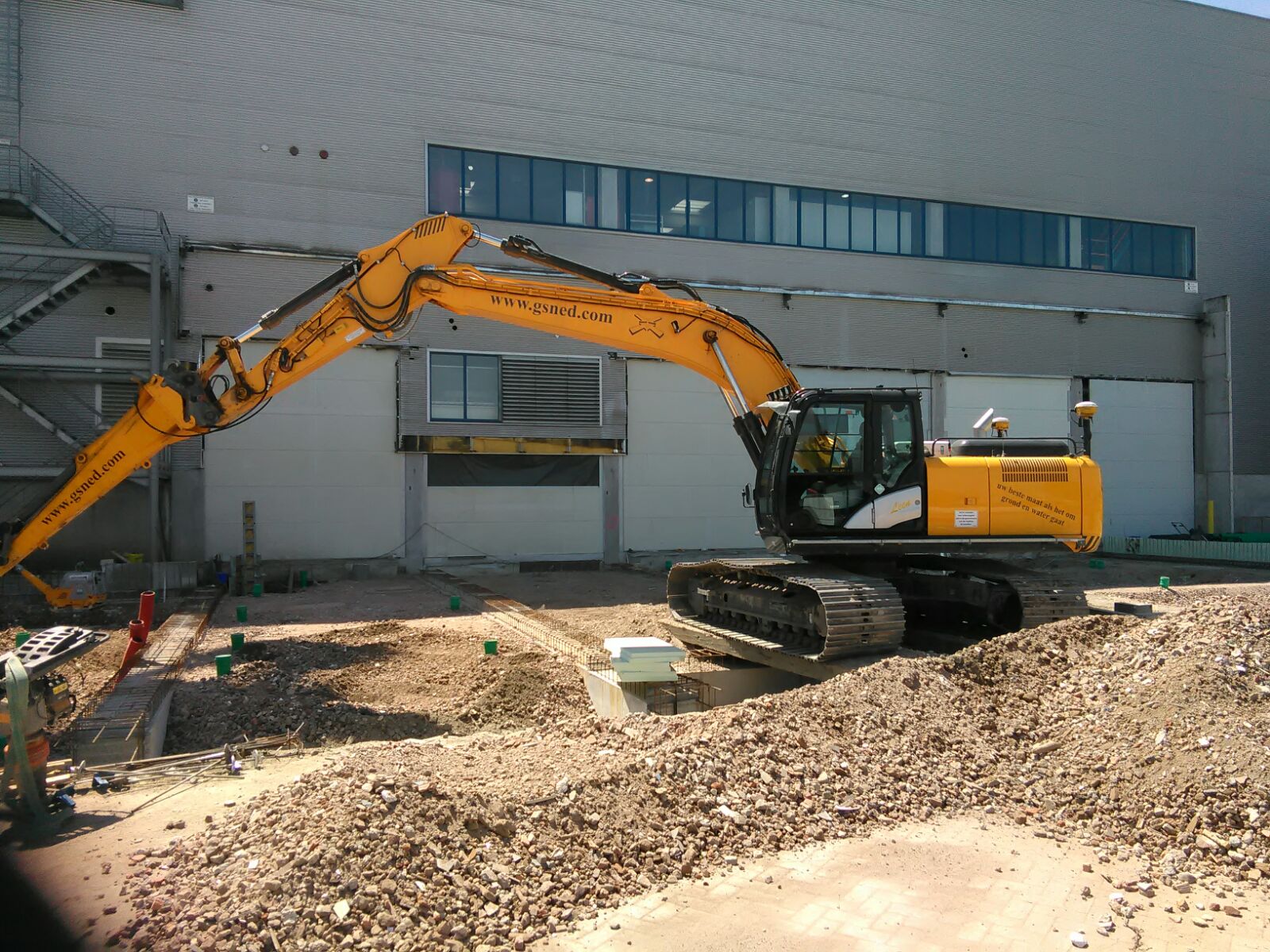 HitachiZX210-02.JPG